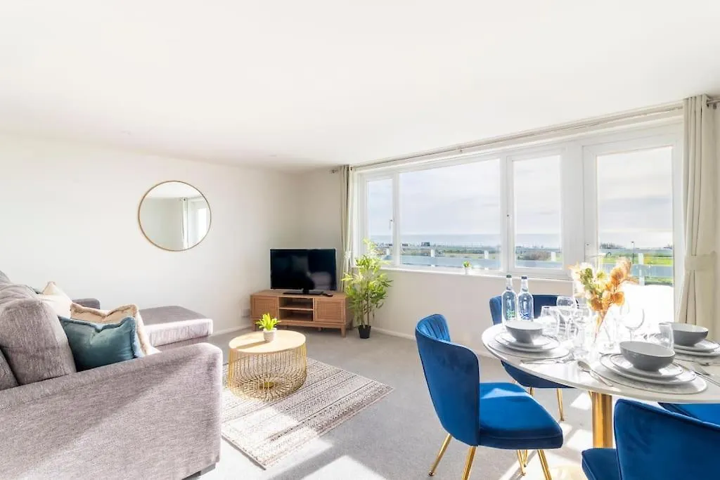 Apartment Stunner Sea View 2 Bedroom Sleeps 6-Free Parking Bournemouth United Kingdom