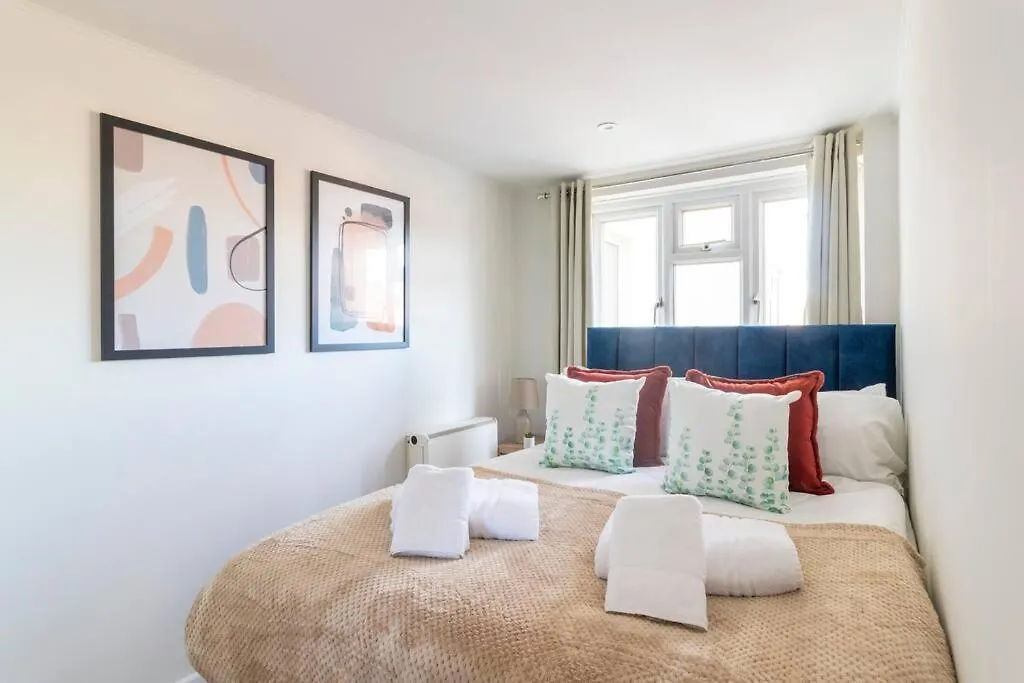 Stunner Sea View 2 Bedroom Sleeps 6-Free Parking Bournemouth 0*,